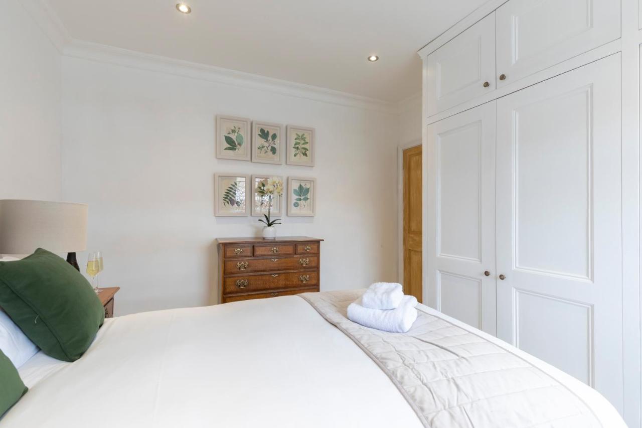 Beautiful 4 Bedroom Home Cheltenham Exterior foto